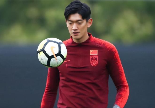 武汉女足亚冠八强战0比4惨败，彭诗梦再次被质疑，急需爆发