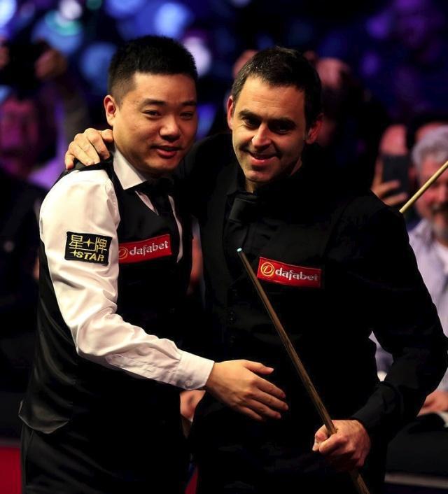 伯恩利VS曼城直播曼城10伯恩利全场数据：射门289，射正91，得分机会32