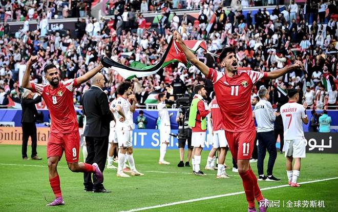 国米VS科莫直播意杯半决赛国米VS科莫综述之一:战术实验,非典型国米的胜利 国米VS科莫直播意杯半决赛国米VS科莫综述之一:战术实验,非典型国米的胜利